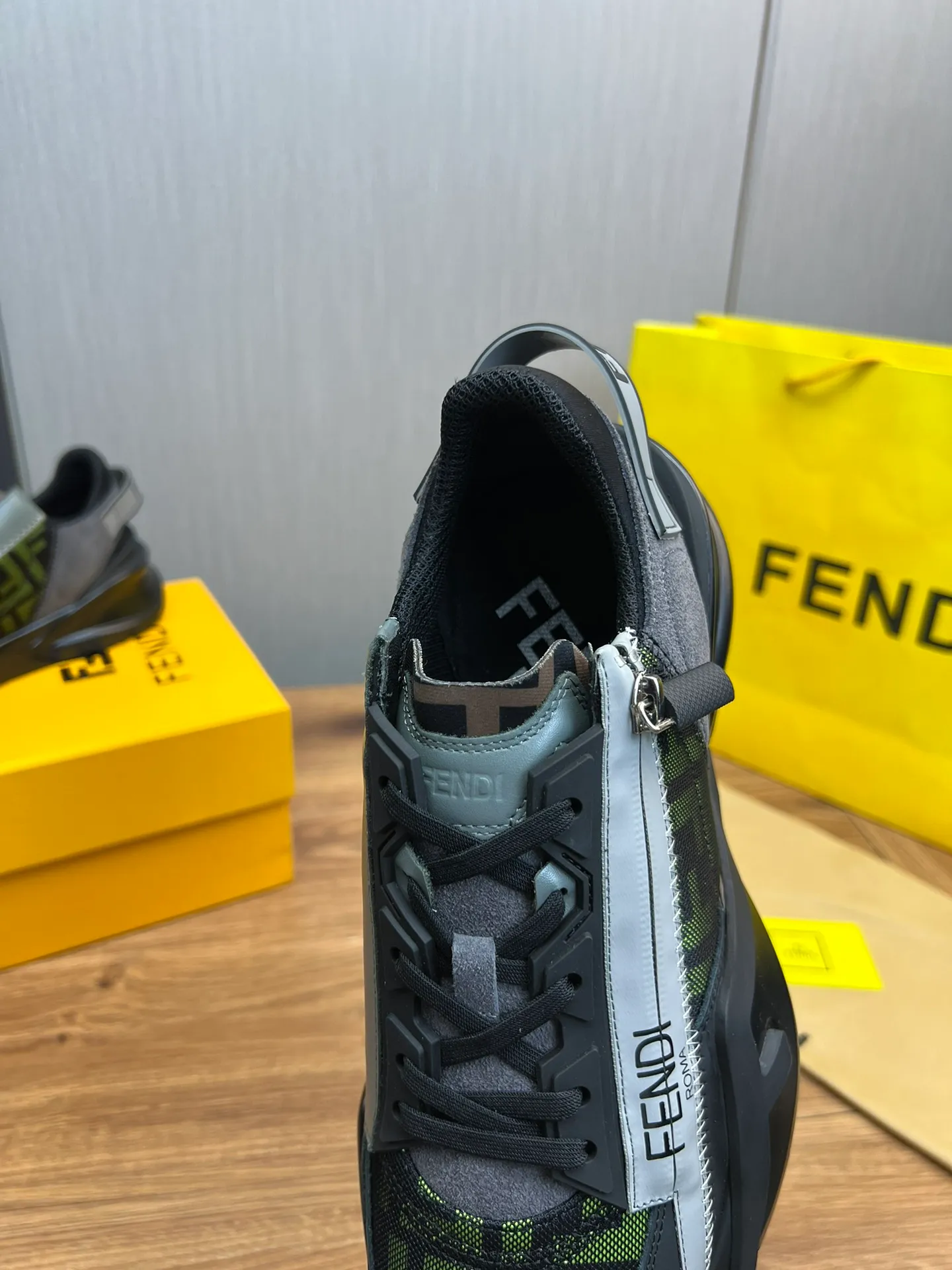 Men's men's shoes💰520💰 Fendi [Fendi] hot style is on the market🔥Fashionable casual men's shoes🔱Made of original brand fly knit fabric. Original cowhide + breathable mesh lining + sheepskin feet. Perfect shape and top quality, you deserve it🔜Original rubber outsole, ultra-light, non-slip and wear-resistant👣 Standard size 38-44